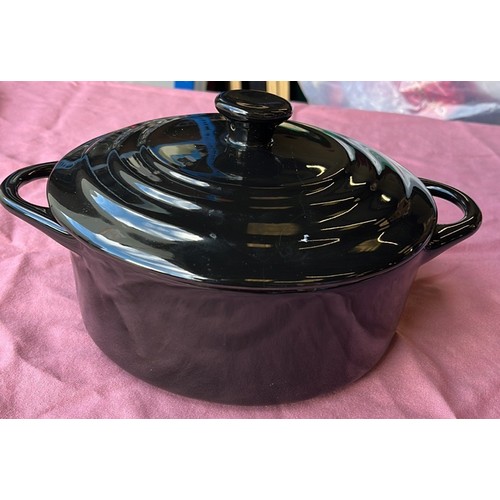 22 - SWAN BLACK GLAZED COOK POT...