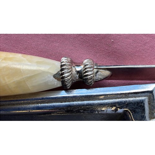 21 - SELECTION OF BUTLER TABLE WARE...