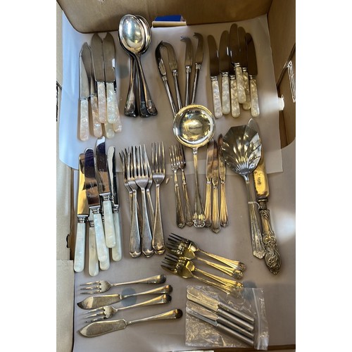 19 - QTY OF MIXED TABLE CUTLERY...