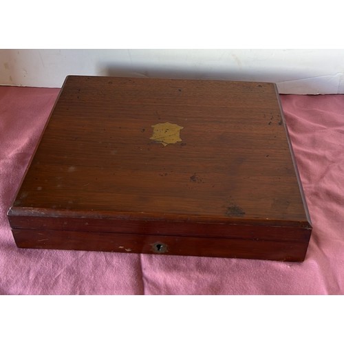 17 - WOODEN CASED TABLE FRUIT CUTLERY SET...