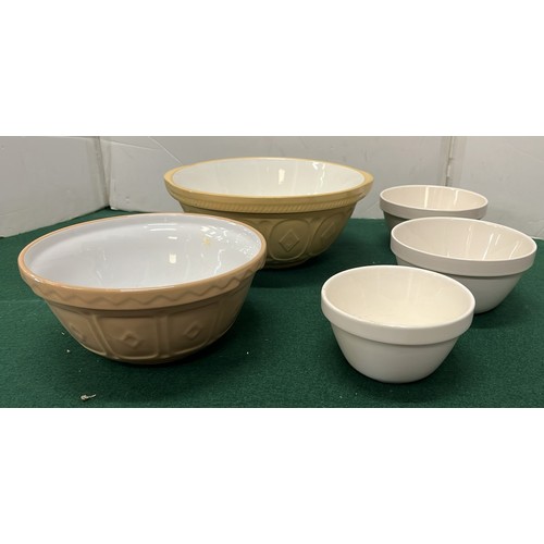 12 - TWO KITCHEN MIXING BOWLS AND 3 X PUDDING BOWLS...