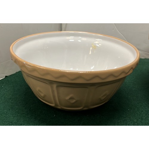 12 - TWO KITCHEN MIXING BOWLS AND 3 X PUDDING BOWLS...