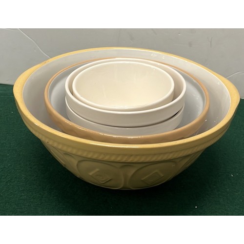 12 - TWO KITCHEN MIXING BOWLS AND 3 X PUDDING BOWLS...