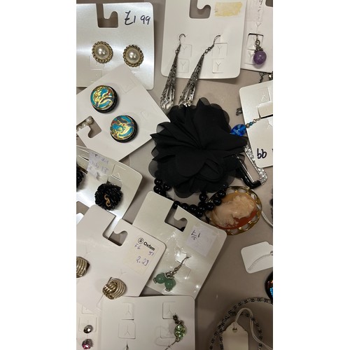 8 - SELECTION OF COSTUME JEWELLERY...