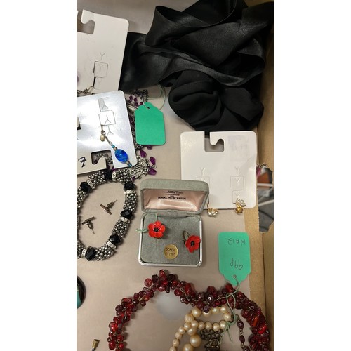 8 - SELECTION OF COSTUME JEWELLERY...