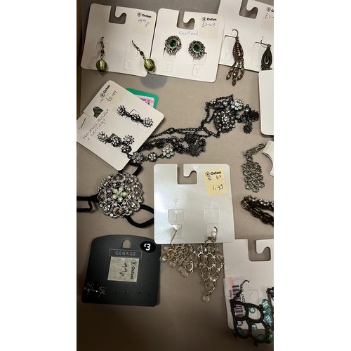 7 - SELECTION OF COSTUME JEWELLERY...