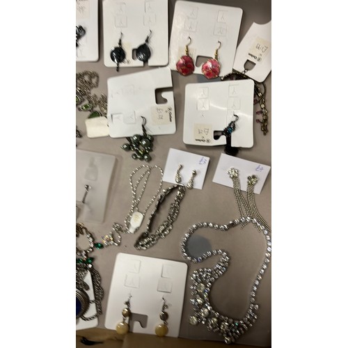 5 - SELECTION OF COSTUME JEWELLERY...