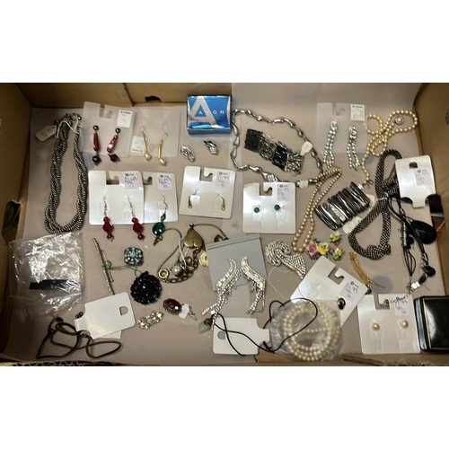 4 - SELECTION OF COSTUME JEWELLERY...