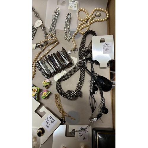 4 - SELECTION OF COSTUME JEWELLERY...