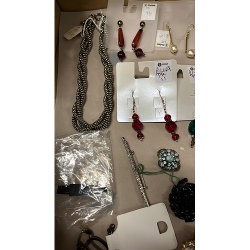 4 - SELECTION OF COSTUME JEWELLERY...