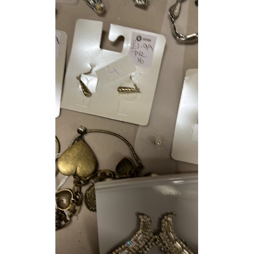 4 - SELECTION OF COSTUME JEWELLERY...