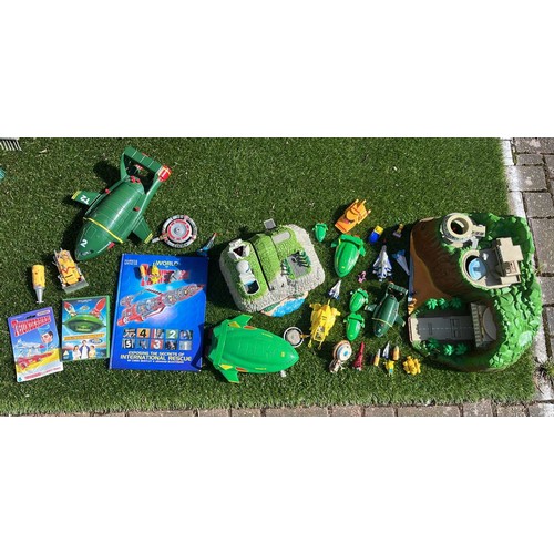 66 - SELECTION OF THUNDERBIRDS TRACY ISLANDS AND TRANSPORT / SEE ALL PICTURES