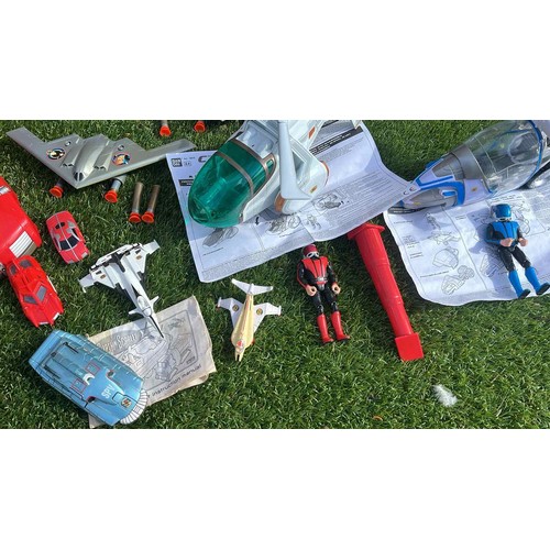 69 - 1993 SPECTRUM PURSUIT VEHICLE AND OTHER CAPTAIN SCARLET ITEMS