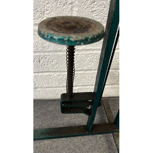 304 - GRIFO BOTTLE CORKING PRESS