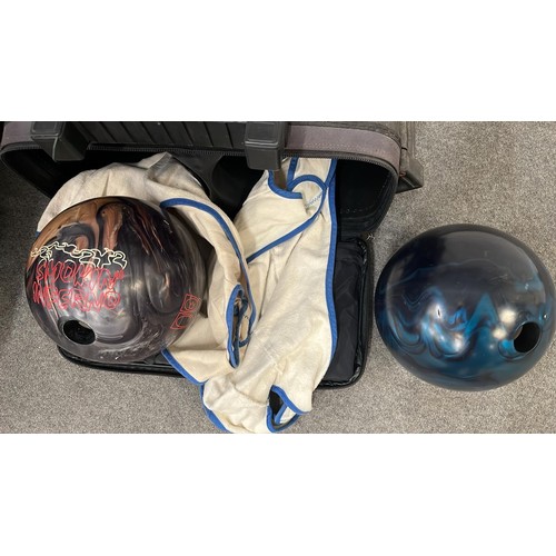 320 - STORM TEN PIN BOWLING SET WITH 4 X BOWLS SEE ALL PICTURES