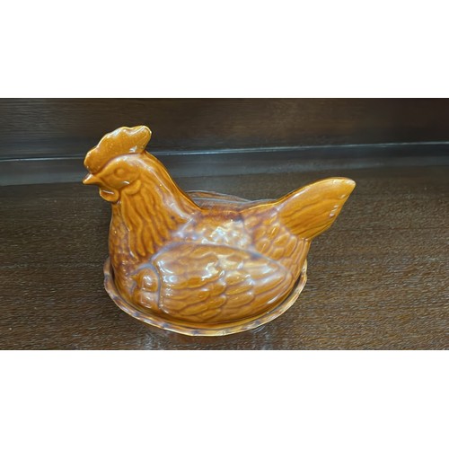 189 - BROWN CHICKEN EGG BASKET / PIE DISH