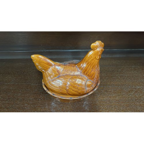 189 - BROWN CHICKEN EGG BASKET / PIE DISH