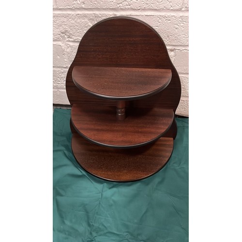 194 - D SHAPED DISPLAY WALL RACK