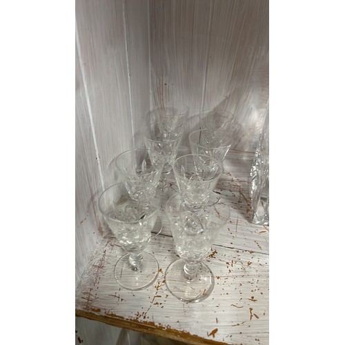 172 - 13 X PORT GLASSES AND DARTINGTON GLASS DECANTER