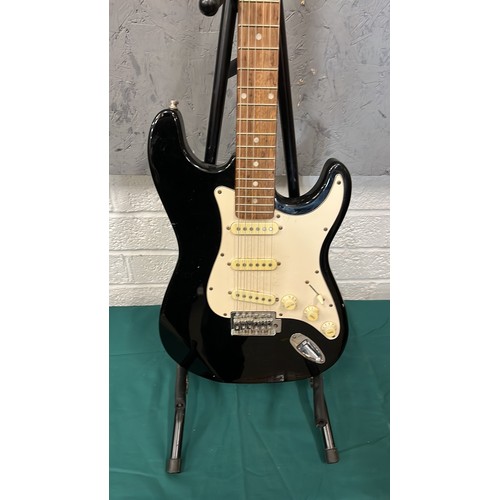 30 - ELEUATTON ELECTRIC GUITAR
