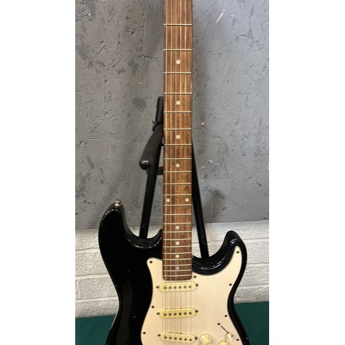 30 - ELEUATTON ELECTRIC GUITAR