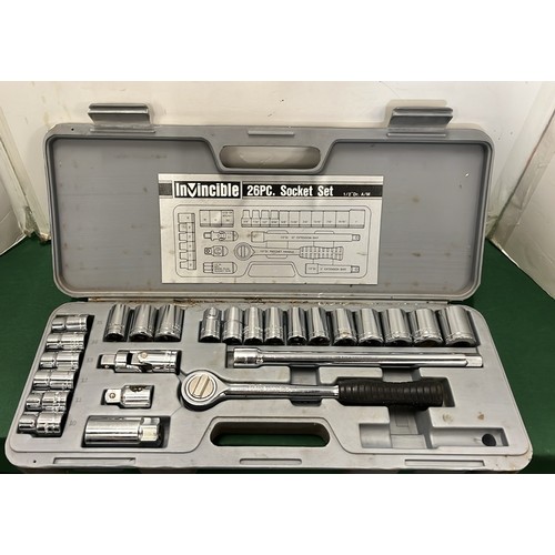 301 - SOCKETS IN A CASE
