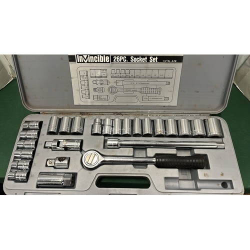 301 - SOCKETS IN A CASE