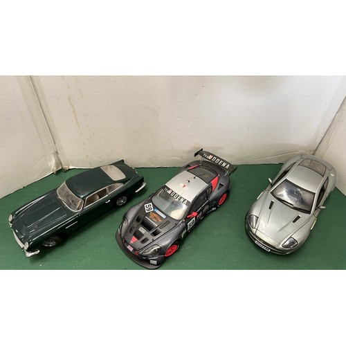 291 - 3 X LARGE SCALE MODEL CARS MIXED MAKERS