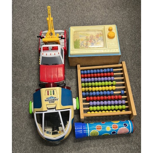298 - SELECTION OF EARLY TOYS WITH FISHER PRICE TELLY & TONKA PUZZEL BOOK