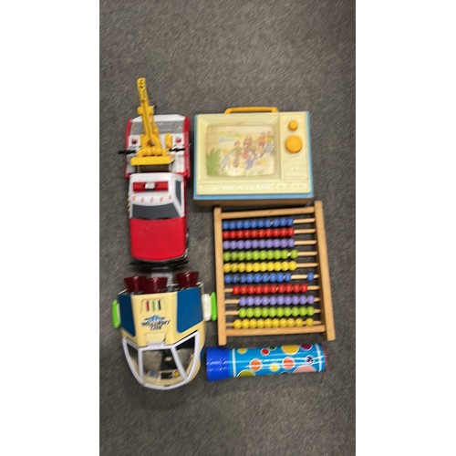 298 - SELECTION OF EARLY TOYS WITH FISHER PRICE TELLY & TONKA PUZZEL BOOK