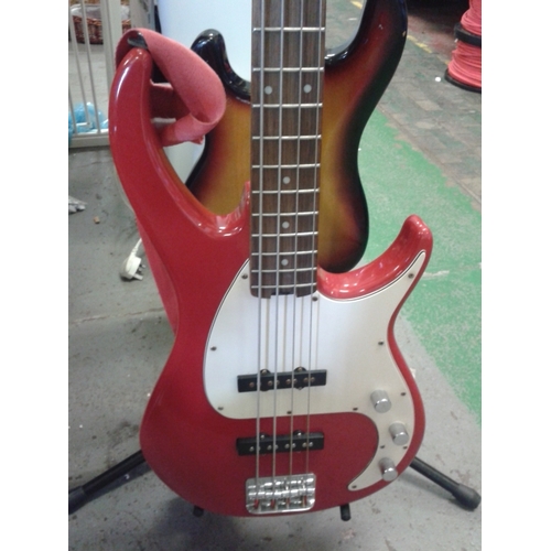 118 - Peavey international series milestone III electric bass guitar