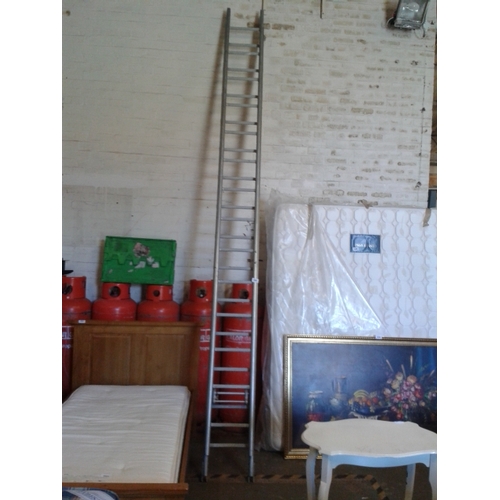 340 - Slingsby aluminium 14 rung double ladder