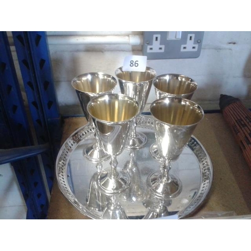 86 - Silver-plated tray with 5 x silver-plated goblets