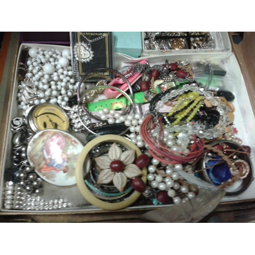 88 - Large box of assorted costume jewellery, some boxed