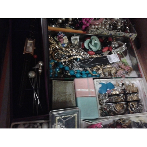 88 - Large box of assorted costume jewellery, some boxed