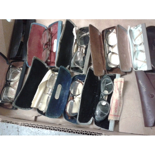 255 - Box of assorted vintage reading glasses and cases