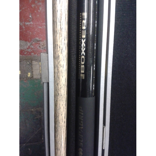 239 - BCE custom cues ziplock boxxer 2 piece pool cue in hard case