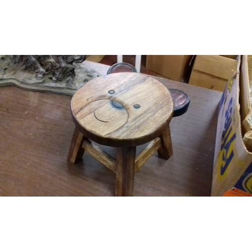 442 - Childs stool with carved bear face seat, approx. 25cm tall