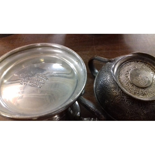 118 - Small pewter joblot of teapot, bowl 1 x large jug and 1 x smaller jug