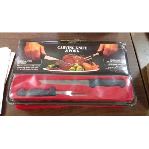 111 - Boxed and unused castle collection classic cooks knife set