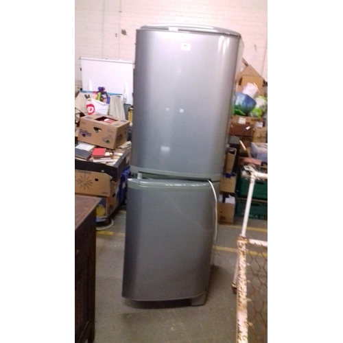 432 - Full size silver zanussi intelli-set fridge freezer