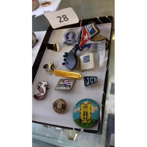 28 - Small job lot of assorted vintage pin badges etc.