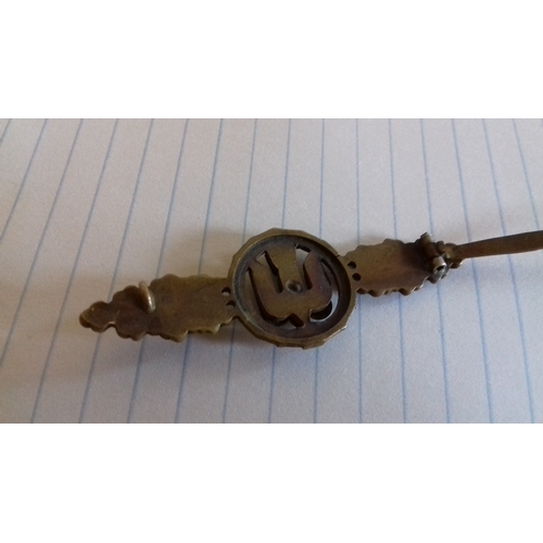 40 - Genuine bronze World War II German bomber clasp approx. 8 cm long. small crack to the surrounding la... 