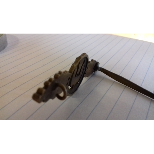 40 - Genuine bronze World War II German bomber clasp approx. 8 cm long. small crack to the surrounding la... 