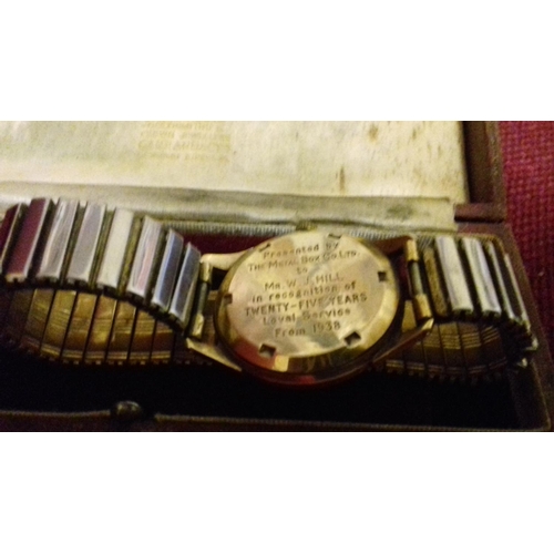 40 - Early 1960's Garrard 9ct gold gents presentation wristwatch in original box and in working order. gl... 