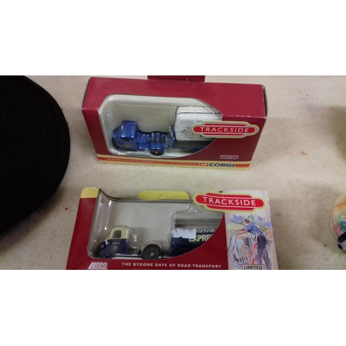 277 - 2 x boxed 00 gauge trackside vehicles being corgi calico printers & lledo churns express dairy