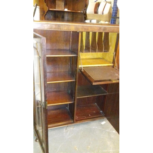 438 - Nice side by side mahogany cabinet 136 x 33 x 132 cm tall, no key and right side door locked