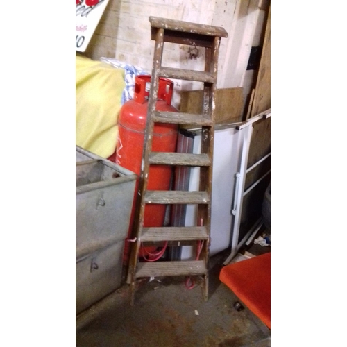 516 - Old pine 6 step ladder