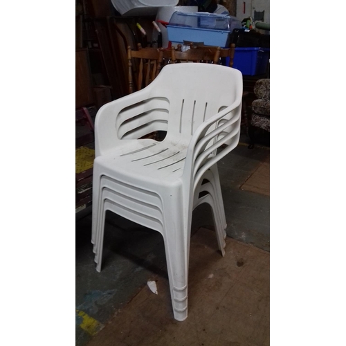 511 - Set of 4 x white plastic patio chairs