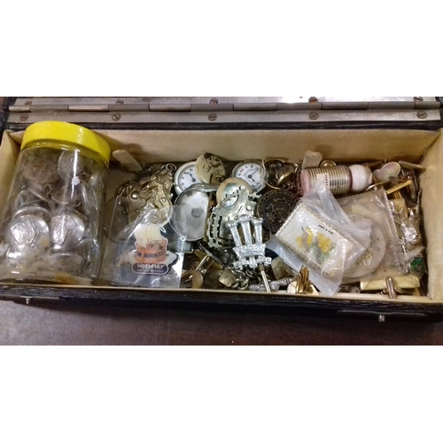 17 - Box of assorted miscellaneous jewellery, pin badges and other nick nacks